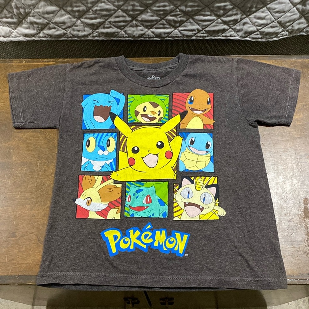 Pokémon tee indigo league XY wobbuffet pikachu charmander meowth bulbasaur gray